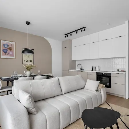 Ochota Three-bedroom - 79m2, Parking, Balcony - By Rentujemy