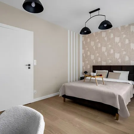 Ochota Three-bedroom - 79m2, Parking, Balcony - By Rentujemy Appartement