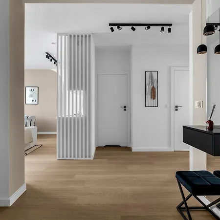 Ochota Three-bedroom - 79m2, Parking, Balcony - By Rentujemy Apartmán *