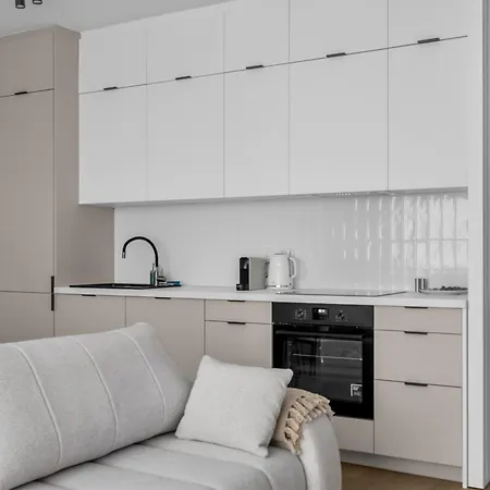 Ochota Three-bedroom - 79m2, Parking, Balcony - By Rentujemy Apartmán *