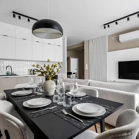 Ochota Three-bedroom - 79m2, Parking, Balcony - By Rentujemy * Warszawa