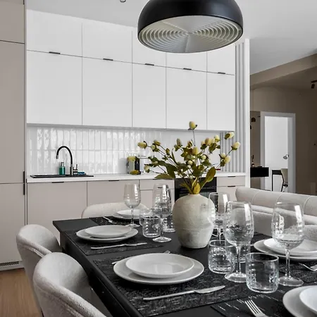 Ochota Three-bedroom - 79m2, Parking, Balcony - By Rentujemy *