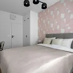 Ochota Three-bedroom - 79m2, Parking, Balcony - By Rentujemy وارسو