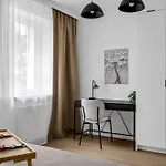 Ochota Three-bedroom - 79m2, Parking, Balcony - By Rentujemy شقة وارسو