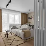 شقة Ochota Three-bedroom - 79m2, Parking, Balcony - By Rentujemy