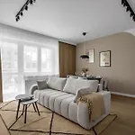 شقة Ochota Three-bedroom - 79m2, Parking, Balcony - By Rentujemy