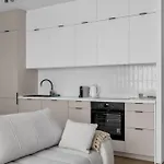 Ochota Three-bedroom - 79m2, Parking, Balcony - By Rentujemy شقة *