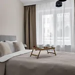 شقة Ochota Three-bedroom - 79m2, Parking, Balcony - By Rentujemy *