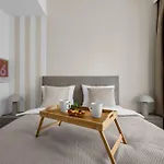 شقة Ochota Three-bedroom - 79m2, Parking, Balcony - By Rentujemy وارسو