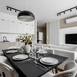Ochota Three-bedroom - 79m2, Parking, Balcony - By Rentujemy * وارسو