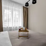 Ochota Three-bedroom - 79m2, Parking, Balcony - By Rentujemy شقة