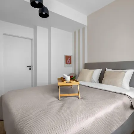 Ochota Three-bedroom - 79m2, Parking, Balcony - By Rentujemy شقة وارسو