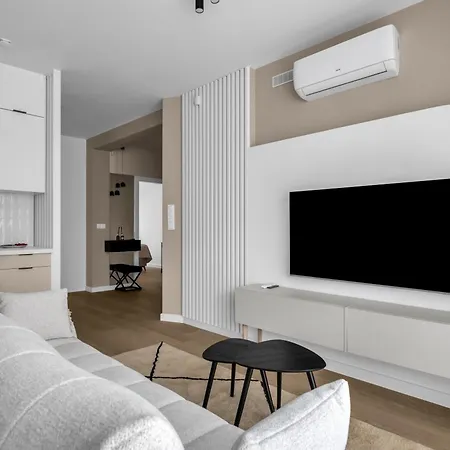 شقة Ochota Three-bedroom - 79m2, Parking, Balcony - By Rentujemy