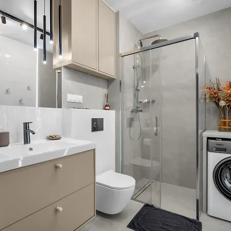 Ochota Three-bedroom - 79m2, Parking, Balcony - By Rentujemy Apartment Warschau