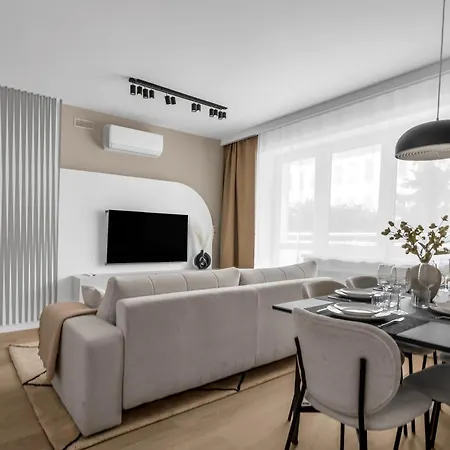شقة Ochota Three-bedroom - 79m2, Parking, Balcony - By Rentujemy