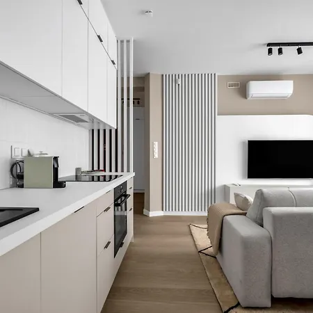 Ochota Three-bedroom - 79m2, Parking, Balcony - By Rentujemy Apartment Warschau