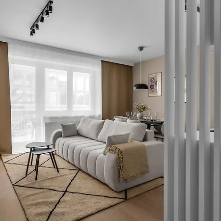 Apartment Ochota Three-bedroom - 79m2, Parking, Balcony - By Rentujemy